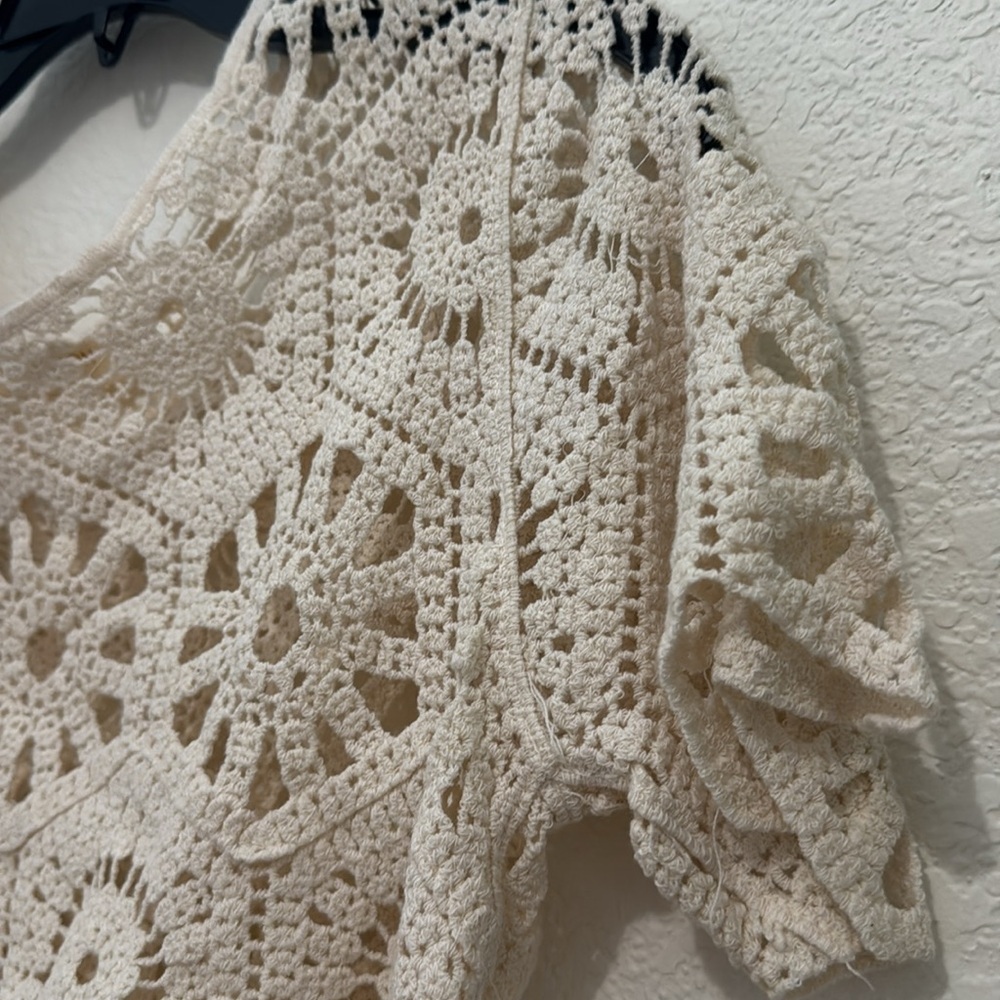 Rebelión Women’s Beige Crochet Knit Top Size M Boho Style New Without Tags - Picture 3 of 10